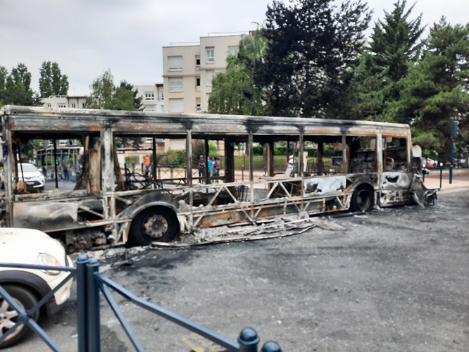 Bus parti en fumée à Villeurbane, 30/06/2023